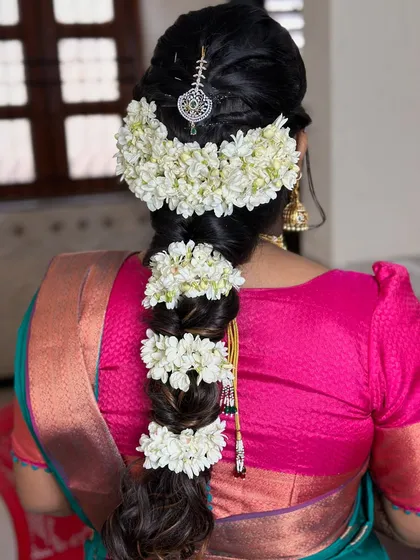 Another angle of this classic floral braid, a timeless choice for any traditional bride.