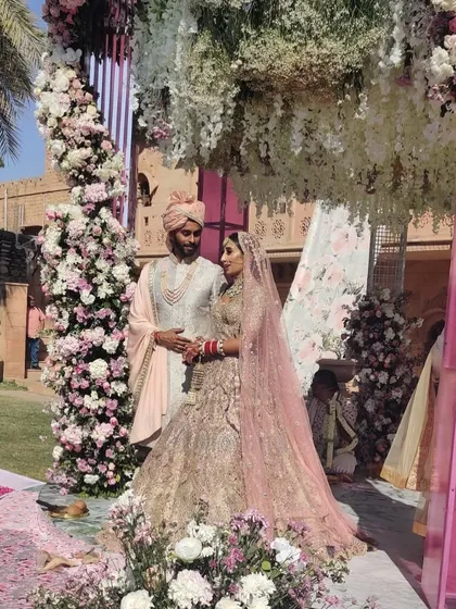 A picture perfect moment under a breathtaking floral mandap. For this destination wedding in Rajasthan, we blended classic elegance with soft, romantic details to create an unforgettable ceremony.