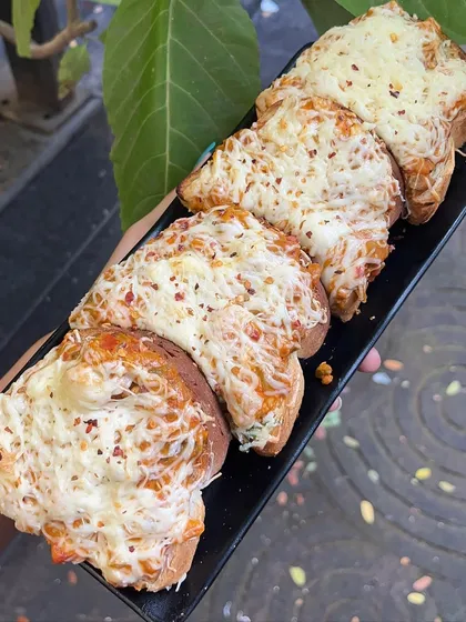 My cheesy Veg Basket is a delicious and satisfying starter, loaded with cheese and a savoury topping.