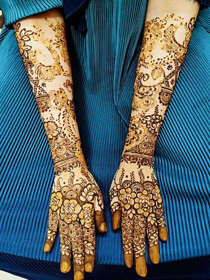 The full view of this gorgeous engagement henna. The design is intricate and detailed, perfect for celebrating a 'baath pakki'.