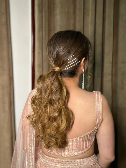A full view of the simple yet chic textured ponytail.