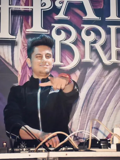 Performing at Happy Brew Gastrocafe. My production services are versatile, allowing me to create custom sets for any venue, from high-energy clubs to more relaxed lounges.