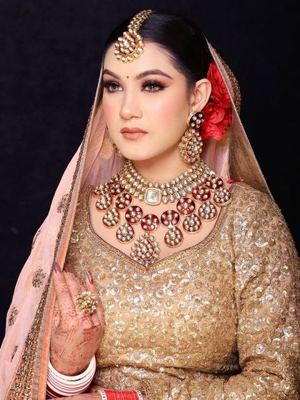 Graceful as a Jogan. A simple red flower can be a powerful hair accessory, adding a pop of color and romance to this golden look.