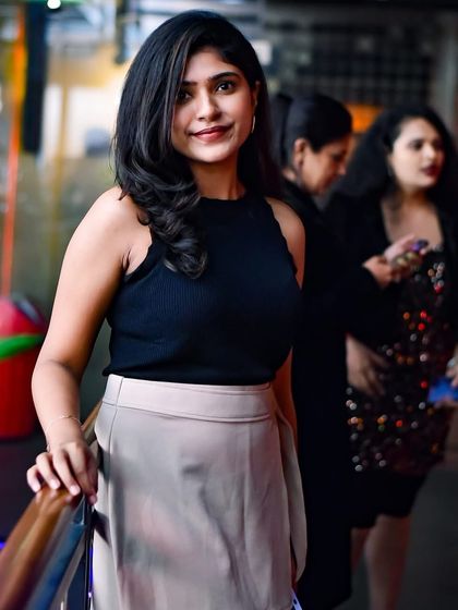 A simple smile can say so much about the vibe of the night.