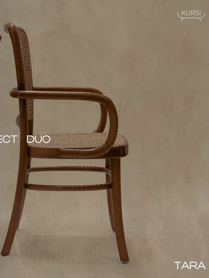 The 'Tara' chair, featuring gracefully curved arms. Paired with the 'Jawa', it creates a cohesive dining set that balances form and function.