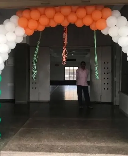 This large tricolor balloon arch makes a grand entrance for any Independence Day or Republic Day event. Built with saffron, white, and green latex balloons, it's a popular choice for building entrances, society gates, and stage setups, creating a welcoming and patriotic atmosphere.