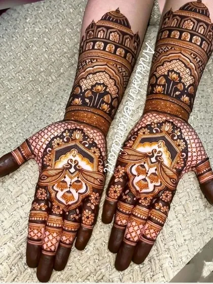 A bold and beautiful design with large palace domes on the arms and intricate, symmetrical patterns on the palms.