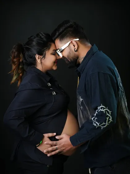 An intimate black and white photo where the couple touches foreheads. This close-up shot focuses on their emotional connection and the shared experience of waiting for their baby.