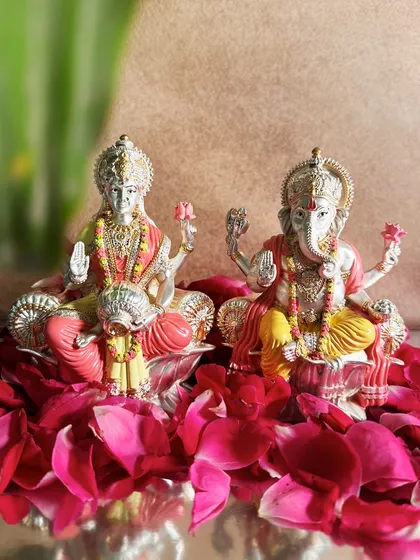 This Lakshmi-Ganesh pair is beautifully detailed with colorful enamel clothing and seated amidst a bed of pink rose petals. The idols radiate a warm, festive energy, perfect for Diwali prayers and year-round blessings.
