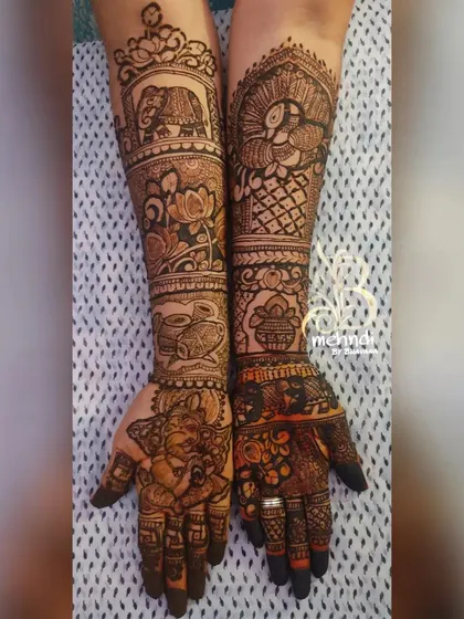 A duplicate of the auspicious symbols design.
