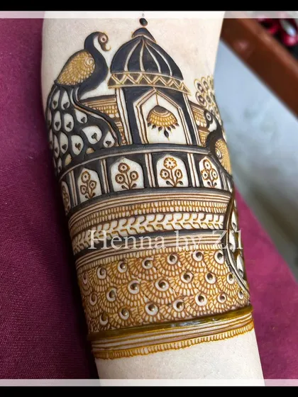 The same armband design in color, showing the fresh henna paste.