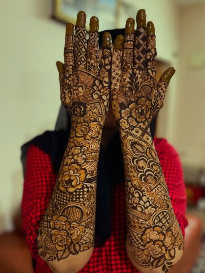 Z4 Studios - Henna Classes & Workshops Signature Floral Henna Workshop photo 6