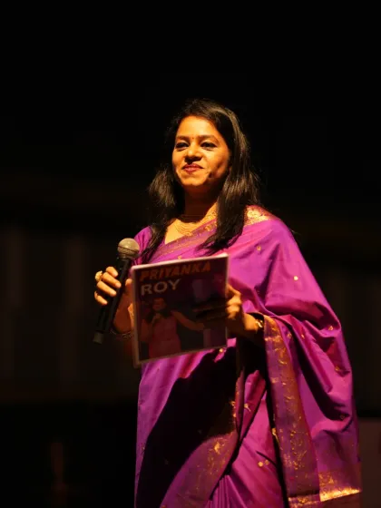 For formal evening events like this one for HSBC, I bring a touch of elegance and class. Dressed in a traditional saree, I use my stage presence and poetic Hindi shayari to add a sophisticated and cultural layer to the proceedings.