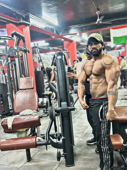 Started the day with a curl, ending it with a flex. A side chest pose showing the fullness of my chest and the size of my arm.