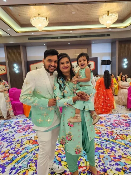 A family that slays together! We had the joy of creating coordinated mint-green outfits for Neelam and her beautiful family. Their happy faces and kind words are our biggest reward.