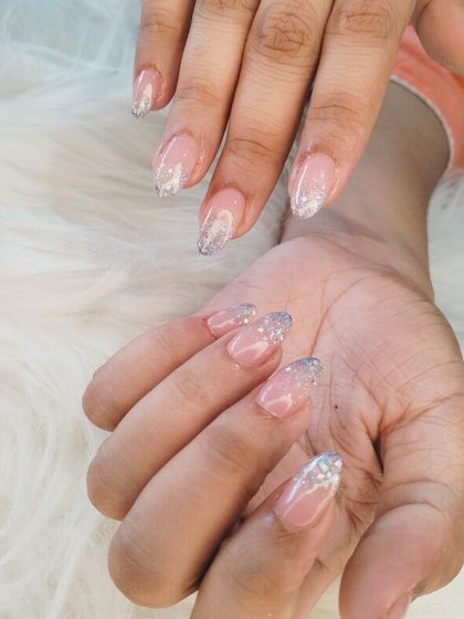 A simple yet stunning look with a sheer pink base and a beautiful silver glitter gradient, perfect for any occasion.