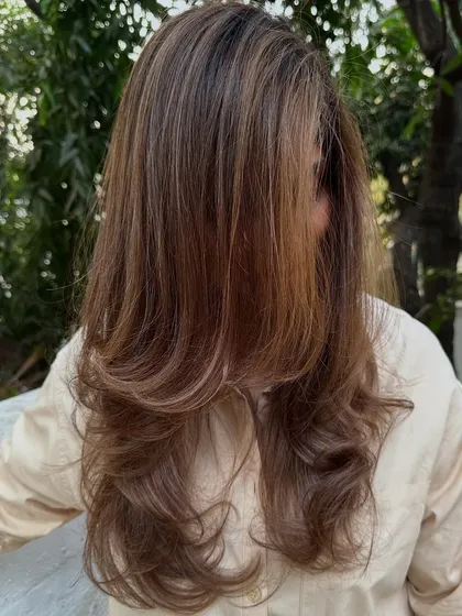 A much-needed color refresh. This transformation shows how I can take dry, frizzy, and faded hair and turn it into a smooth, beautifully toned, and healthy-looking style.