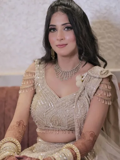 A beautiful portrait of the engagement bride, looking directly at the camera. Her makeup is perfectly balanced, with defined eyes and a soft lip color.