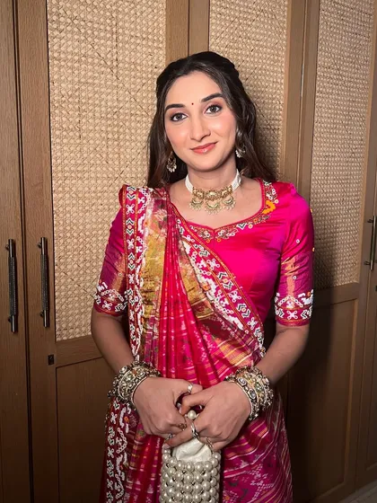 A soft glow for this client in a vibrant pink patola saree. The makeup is kept minimal to let the outfit shine.