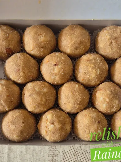 A smaller box of Gond Laddoos, perfect for a personal treat. I can customize them with sugar or jaggery.