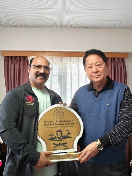 Presenting a memento from our Indian federation to Hanshi Minoru Nakazato as a sign of respect and gratitude.
