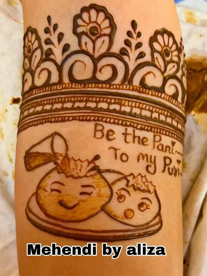 "Be the Pani to my Puri." A fun and quirky design for a bride who is a true pani puri lover.