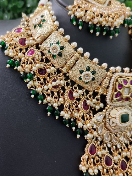 A close-up of the intricate square and floral motifs in this beautiful kundan set.