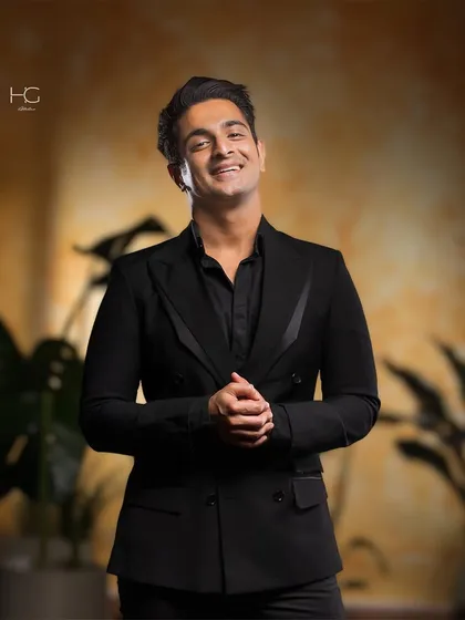 Ranveer Allahbadia proves that all black is always a winning look. I tailored this double-breasted black suit for him to be both powerful and effortlessly cool.