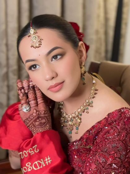 Another angle of Simran's simple yet stunning bridal makeup. Her skin is glowing, and the winged liner perfectly defines her eyes.