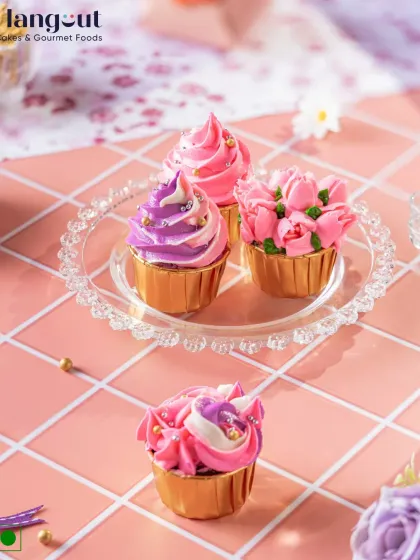 A little sweetness to honor the strength and power of women. Our assorted Women's Day cupcakes are a beautiful and flavorful way to celebrate the amazing women in your life.