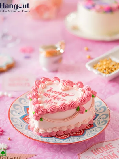 A heart full of love, and a cake to match. This Praline Butterscotch Heart-Shaped Bento Cake is as warm and sweet as a hug from Mom.