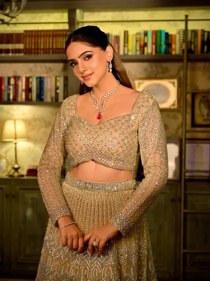 Simple, elegant, and effortlessly radiant. For her sangeet, I focused on creating a sophisticated look with a flawless base and a touch of shimmer that let her natural beauty shine.
