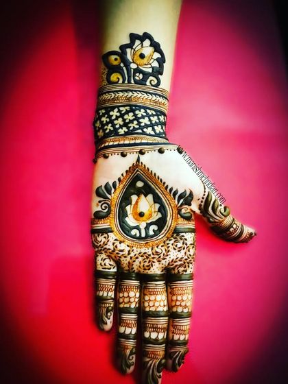 Intricate Bridal Mehndi photo 27