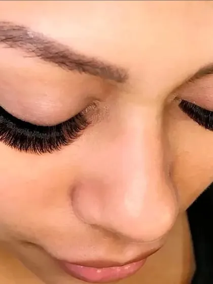This top-down view highlights the flawless lash line and fluffy texture of a fresh volume set. Notice the consistent curl and density that create a soft yet glamorous look.