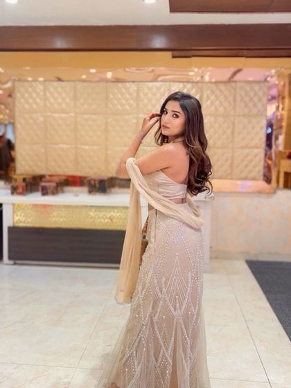 Another view of the soft open waves, a versatile hairstyle that is always in demand for parties and weddings.