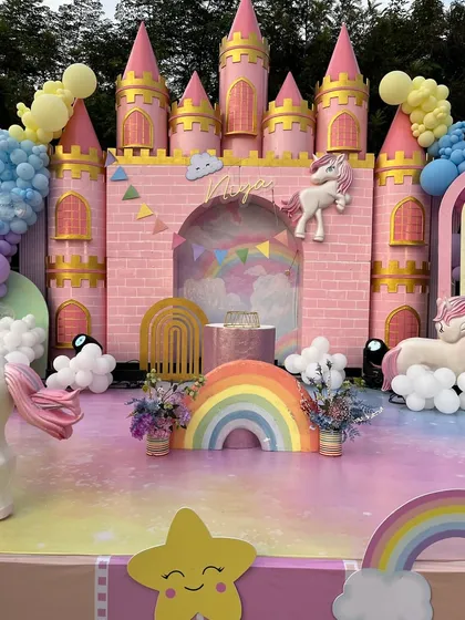 I build fairytale dreams, like this magnificent unicorn castle that serves as a stunning centerpiece for a magical birthday. This large-scale prop creates an immersive experience and a perfect backdrop for photos.