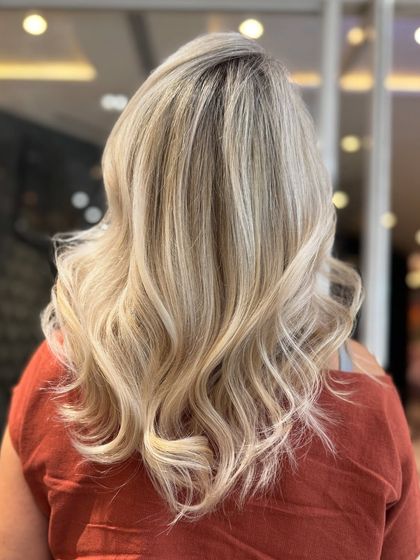 The back view of the platinum bond highlights, showcasing the even lift and beautiful, wavy styling.
