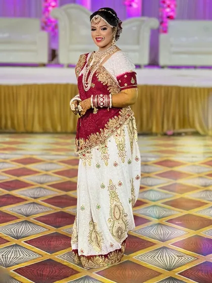 A full-length shot of the Gujarati bride, showcasing her complete traditional look from head to toe.