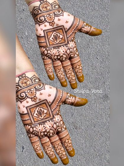 A symmetrical design with a central lotus in a square frame, a classic and elegant choice.