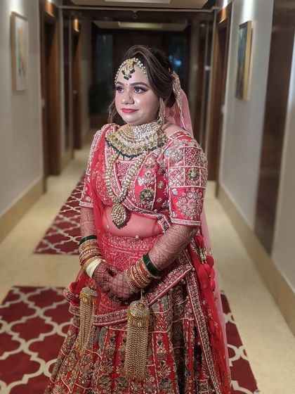 A full length shot of this gorgeous bride. The makeup is perfectly balanced with her elaborate lehenga and heavy jewelry for a harmonious look.