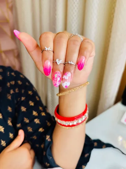 The full look of this cheerful pink ombre and floral nail set.