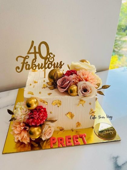 A symphony of elegance in every slice. A square cake for a 40th and fabulous celebration.