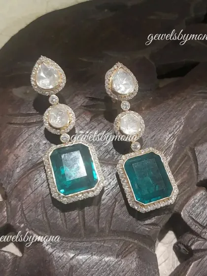 Another beautiful example of long, elegant polki and emerald drop earrings. The classic combination of uncut diamonds and green stones makes for a timeless and sophisticated accessory.