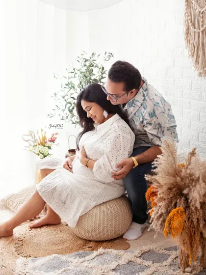 A sweet, candid moment captured during a maternity session. I guide couples into natural poses that highlight their connection and the beautiful baby bump.