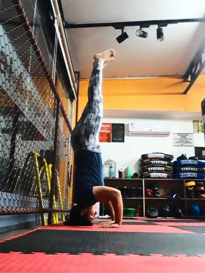 A classic headstand (Sirsasana) performed with perfect form. We focus on proper alignment to ensure safety and maximize the strength-building benefits of the pose.