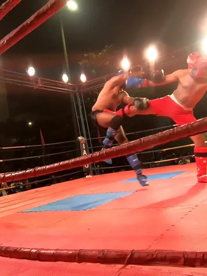 A spectacular spinning kick lands during the K1 final.