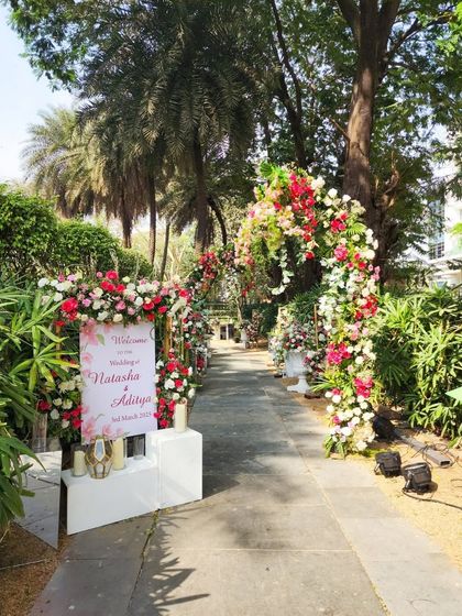 Welcoming Entrances & Aisles photo 19