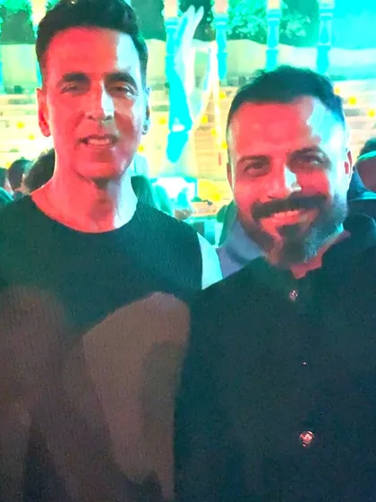 A quick photo with Akshay Kumar. It's always a pleasure to perform for the stars of the silver screen.