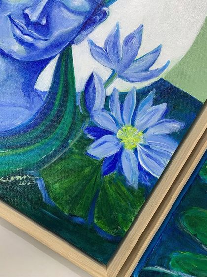 A masterpiece deserves a masterpiece frame. We had the pleasure of framing these two beautiful blue-toned artworks in our light-colored wooden floater frames.