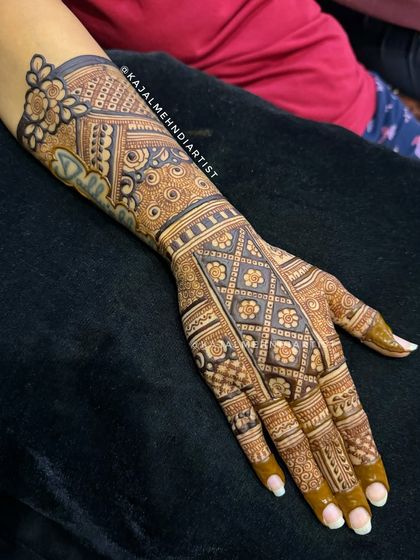 Intricate Bridal & Engagement Henna photo 27